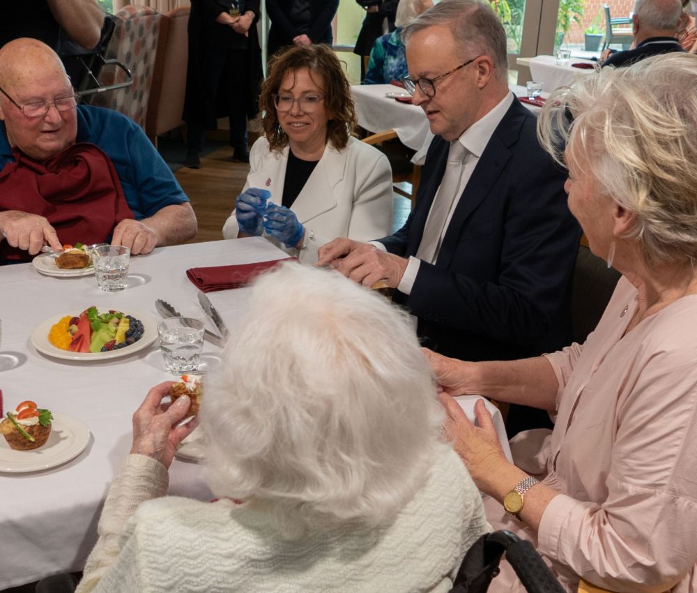 The Prime Minister Anthony Albanese, Hon Amanda Rishworth MP and Maggie Beer with residents.