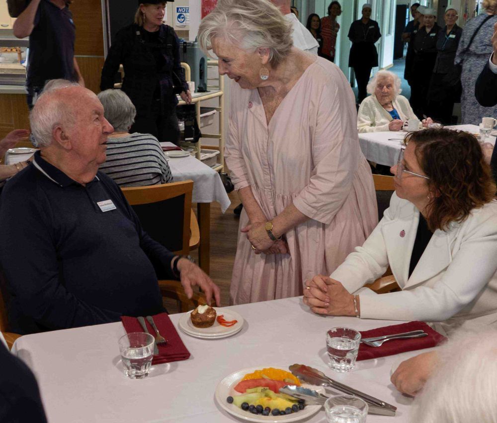 The Hon Amanda Rishworth MP and Maggie Beer chat with a resident.