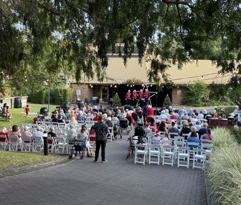 Eldercare The Lodge - Christmas in the Garden 25